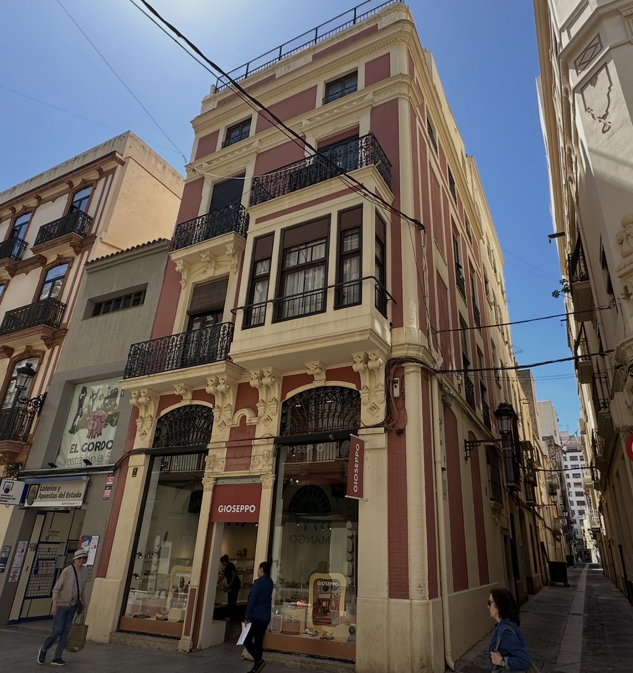Se vende ático dúplex en la calle Maestro Chapi- zona calle Colón